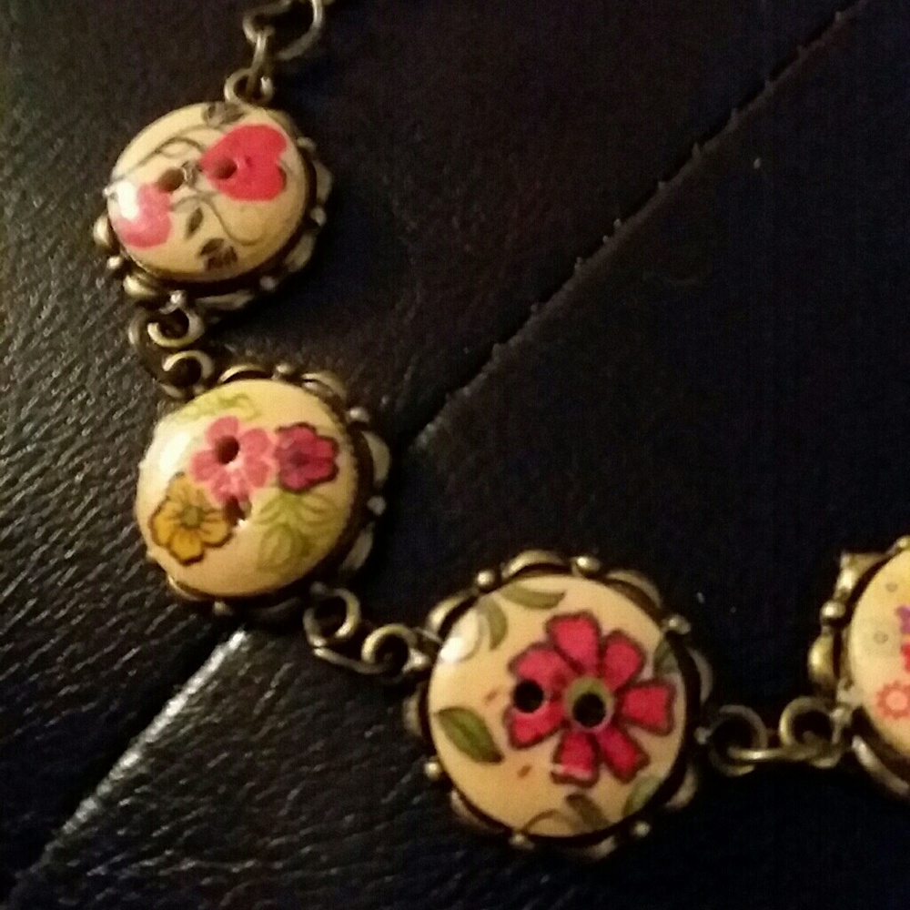 Adorable Button Bracelet - Picture 4 of 4